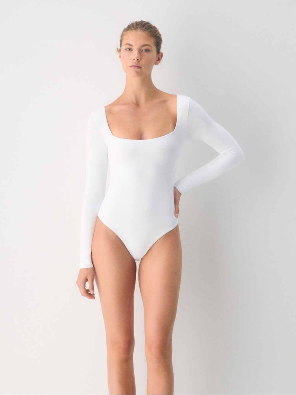 Aritzia Babaton Contour Bodysuit